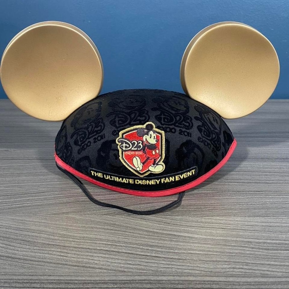 Disney D23 Expo 2011‎ Mickey Ears Hat – Limited Edition Gold Ear Collector